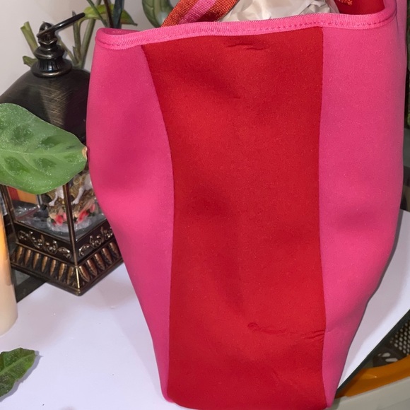 SUMMERSALT Beach Tote Bag in Habiscus & Lava - Picture 7 of 12